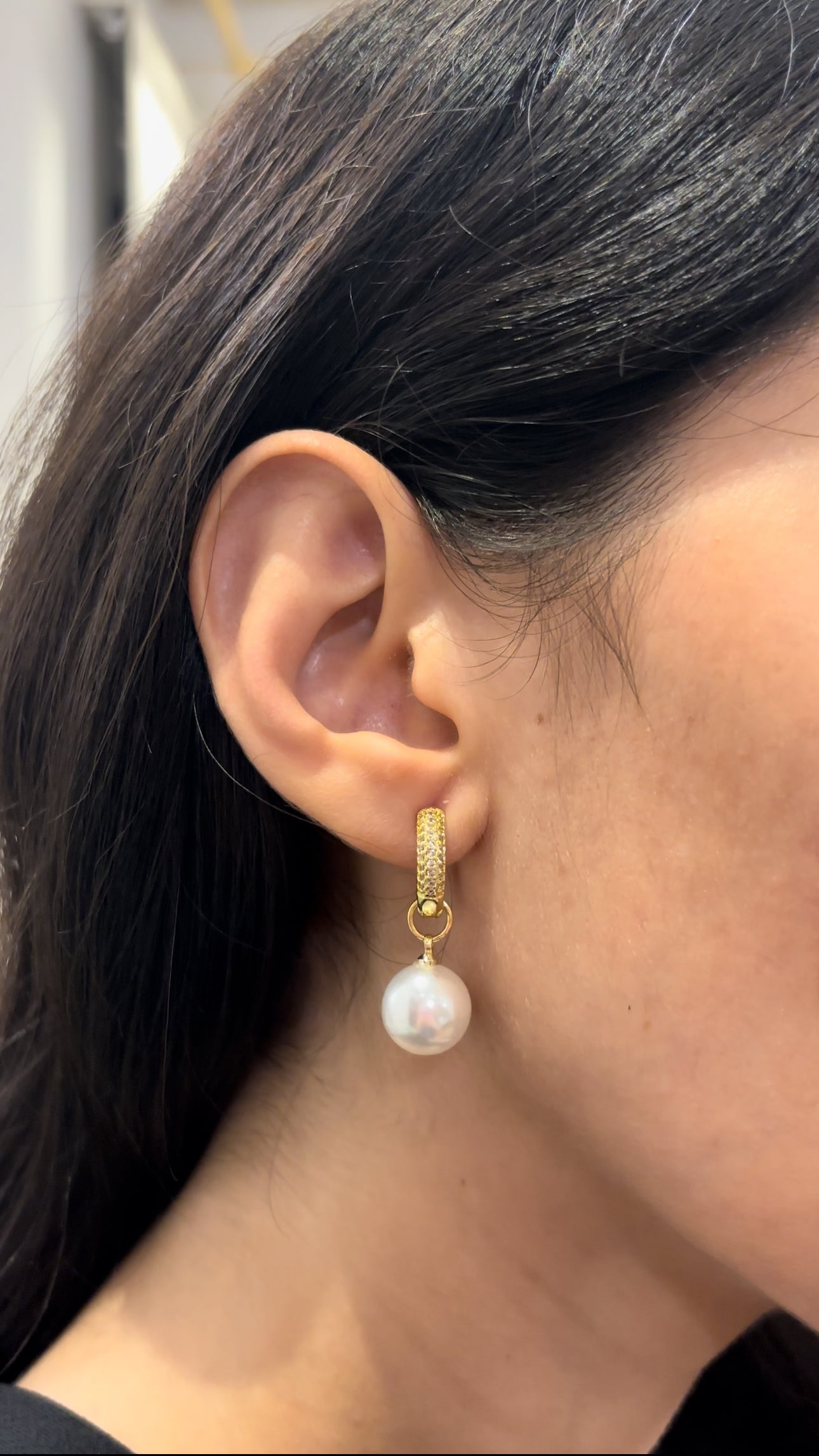 Hoop earrings with pearl